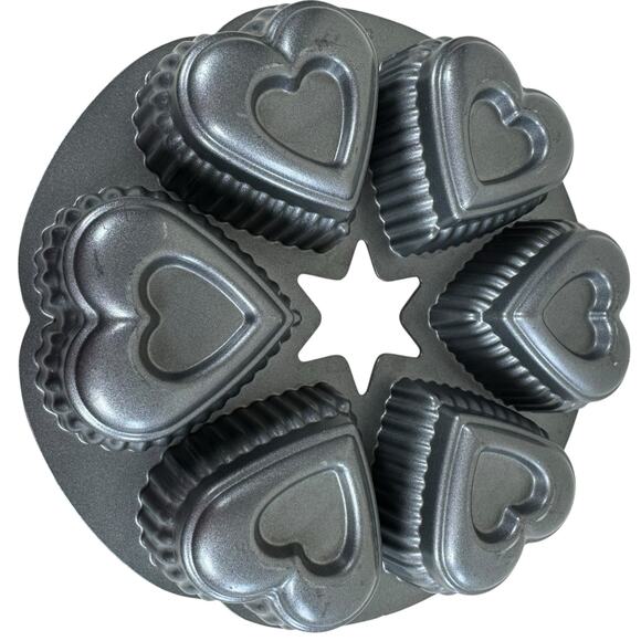 Wilton Dimensions Heavy Cast Aluminum Mini Heart Baking Pan Non-Stick - Picture 3 of 5